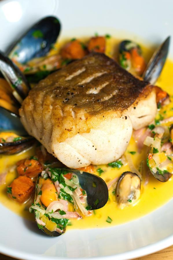 The Fenwick Steak & Seafood Pub Hotel Claughton ภายนอก รูปภาพ